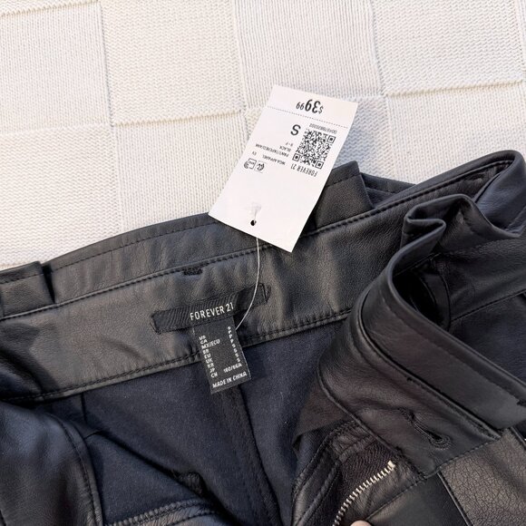 NWT Forever 21 Faux Leather High Waist Ankle Length Pants Size Small - Picture 2 of 7